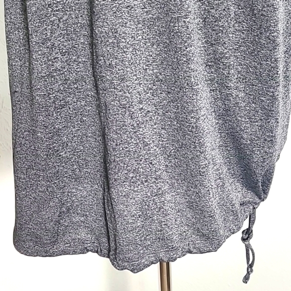 Champion Loose/Ample Black & Gray Top w/Drawstring Criss-Cross Straps, Size XL - Picture 4 of 9